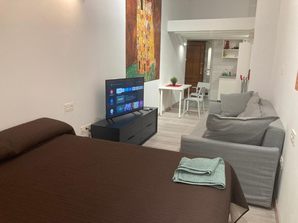Golondrinas De Malaga "Apartamentos Con Mucho Arte" Y Terraza Solarium En Coliving Zewnętrze zdjęcie